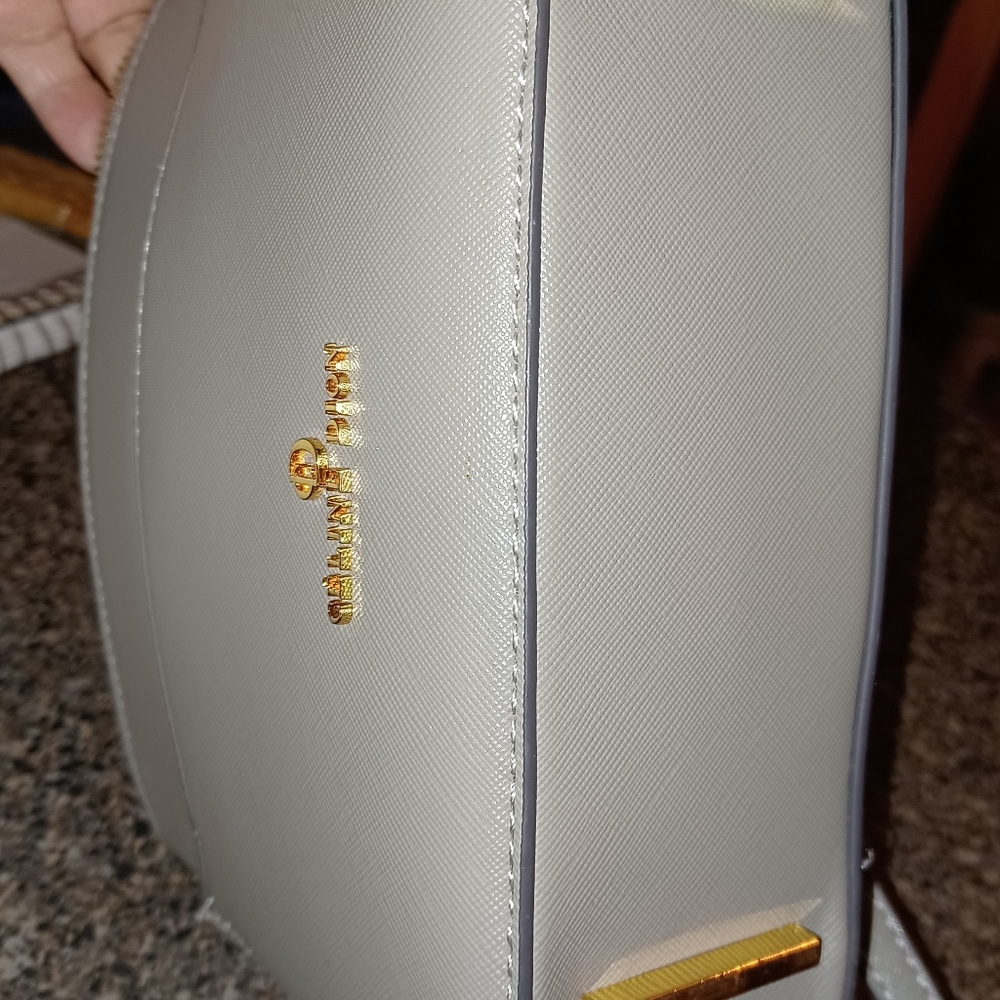Crossbody - Picture 4 of 7